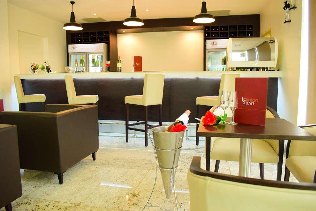 Monty Suites & Golf Uyo Restaurace fotografie