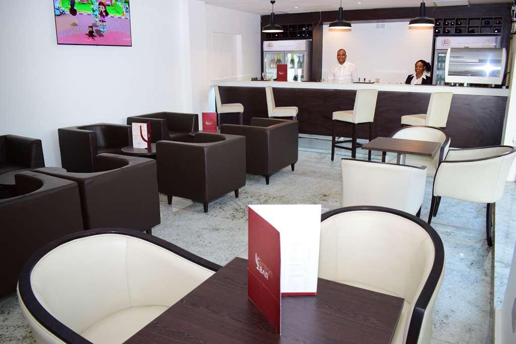Monty Suites & Golf Uyo Restaurace fotografie